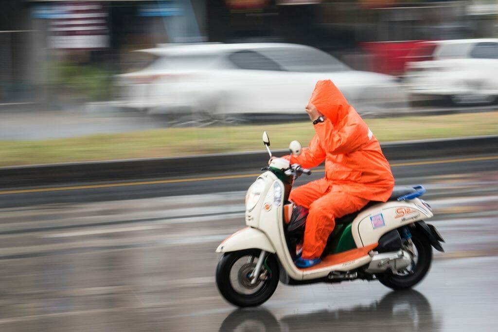 Qual a melhor capa de chuva para motoqueiro