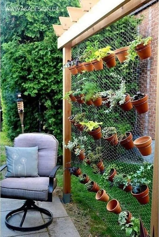 Descubra como criar um incrível jardim suspenso em casa